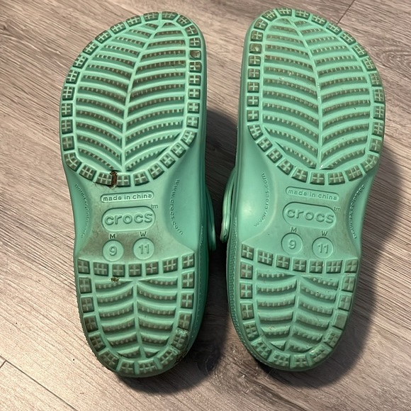 Teal Crocs Size 9 Mens - Picture 6 of 7